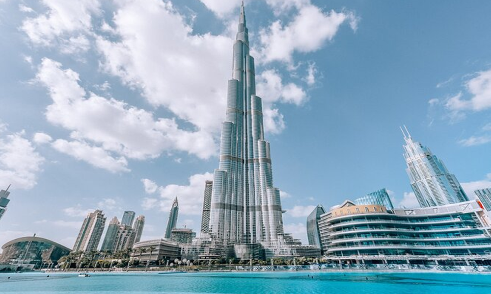 Burj Khalifa: Menjulang Tinggi Mencapai Langit