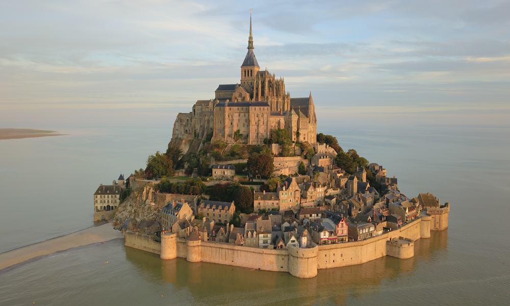 Mont Saint-Michel: Mutiara Normandia yang Menawan