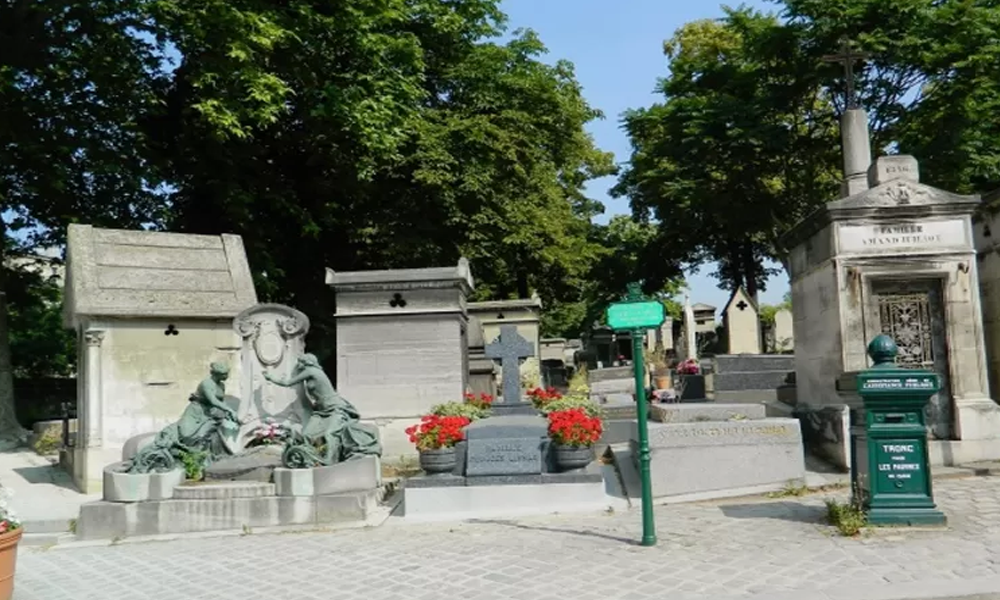 Père Lachaise: Taman Makam Terkenal di Paris