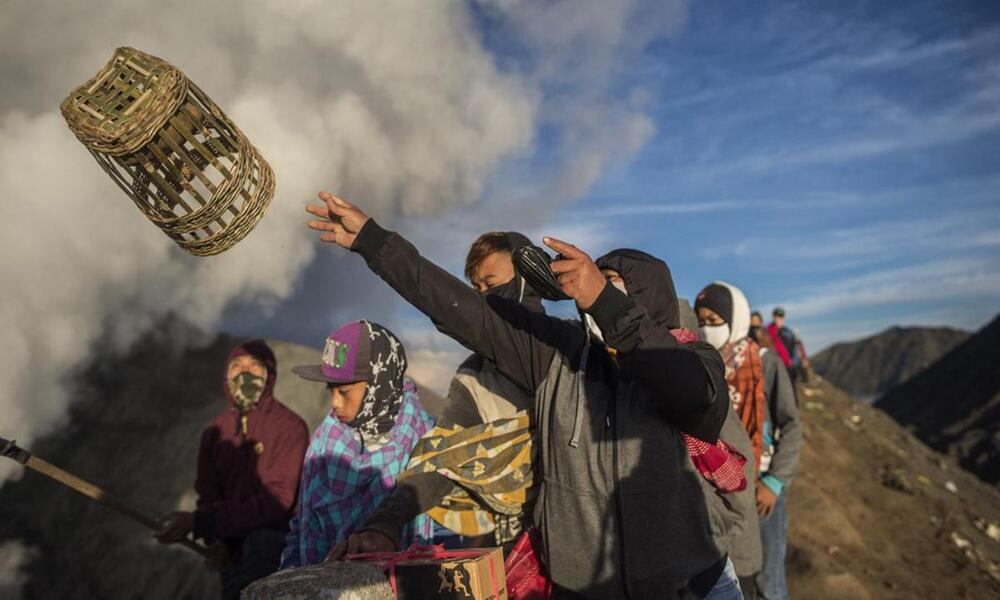 Penjaga Tradisi di Lereng Gunung Bromo